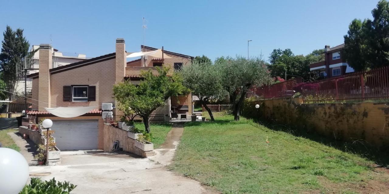 Villa Giuliana Stanze Con Bagno Interno In Villa A 350 Mt Spiaggia Libera Lido Delle Sirene Anzio Exterior foto