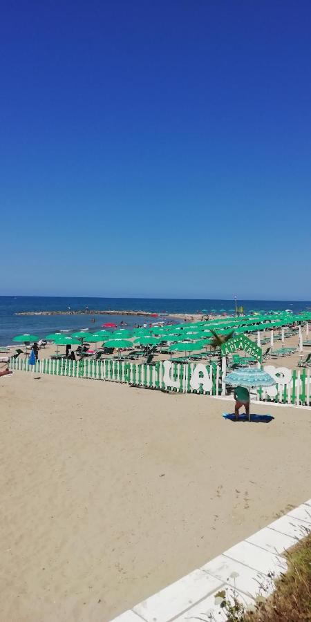 Villa Giuliana Stanze Con Bagno Interno In Villa A 350 Mt Spiaggia Libera Lido Delle Sirene Anzio Exterior foto