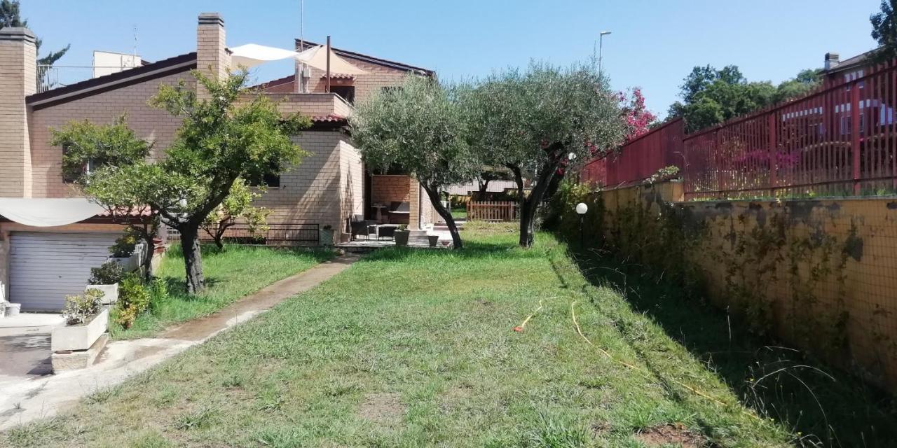 Villa Giuliana Stanze Con Bagno Interno In Villa A 350 Mt Spiaggia Libera Lido Delle Sirene Anzio Exterior foto