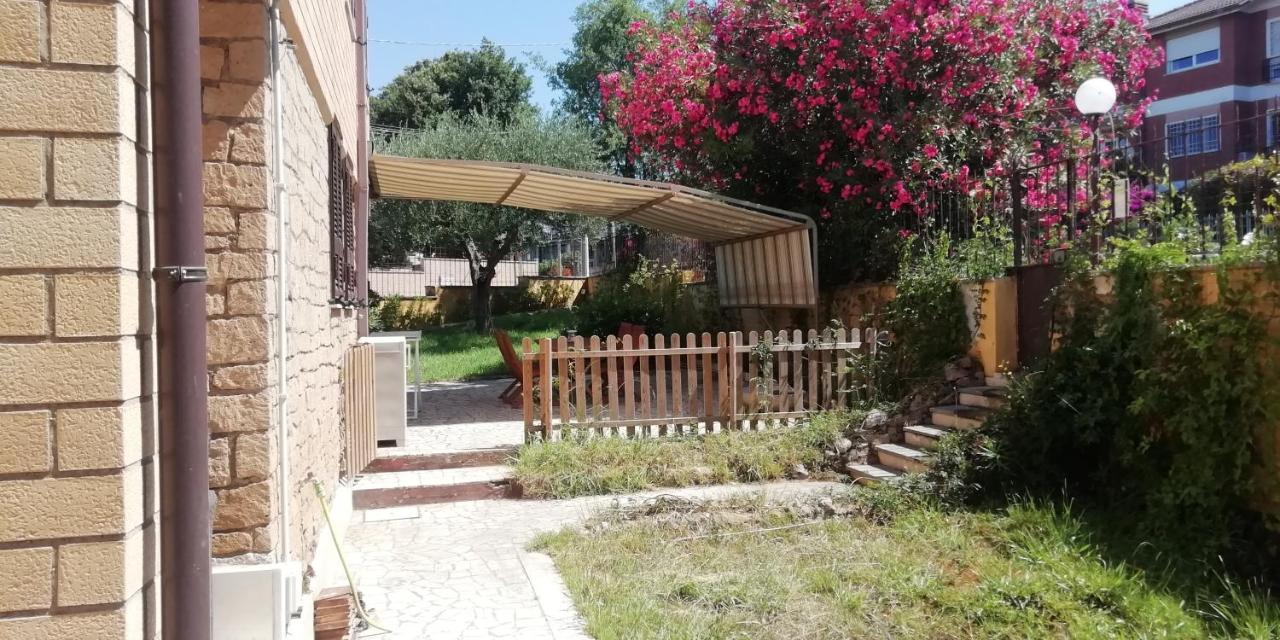 Villa Giuliana Stanze Con Bagno Interno In Villa A 350 Mt Spiaggia Libera Lido Delle Sirene Anzio Exterior foto