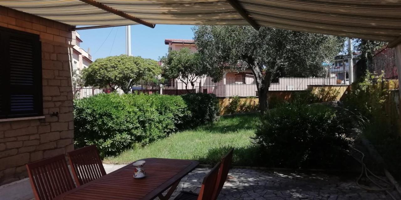 Villa Giuliana Stanze Con Bagno Interno In Villa A 350 Mt Spiaggia Libera Lido Delle Sirene Anzio Exterior foto