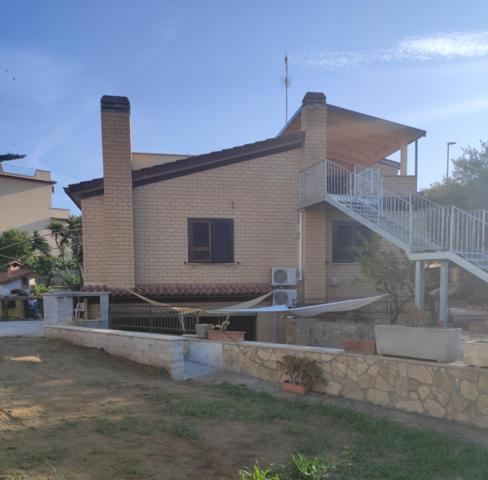 Villa Giuliana Stanze Con Bagno Interno In Villa A 350 Mt Spiaggia Libera Lido Delle Sirene Anzio Exterior foto