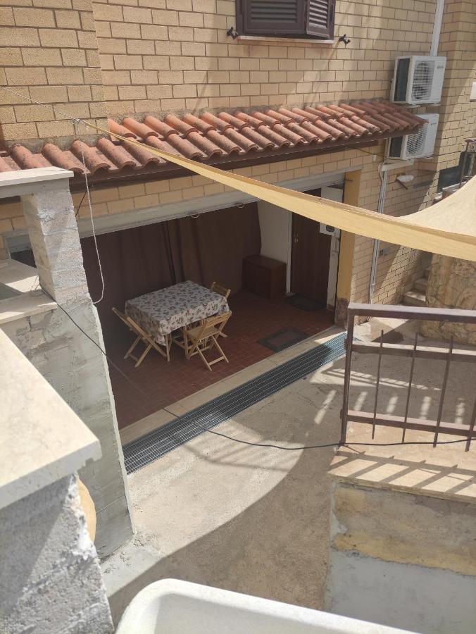 Villa Giuliana Stanze Con Bagno Interno In Villa A 350 Mt Spiaggia Libera Lido Delle Sirene Anzio Exterior foto