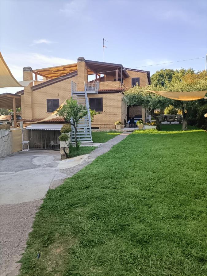 Villa Giuliana Stanze Con Bagno Interno In Villa A 350 Mt Spiaggia Libera Lido Delle Sirene Anzio Exterior foto