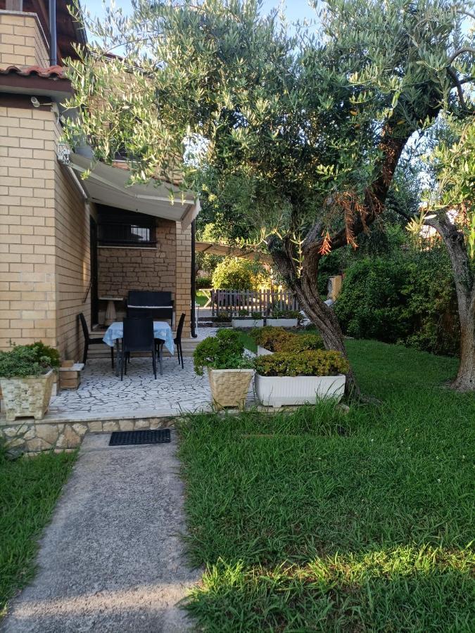 Villa Giuliana Stanze Con Bagno Interno In Villa A 350 Mt Spiaggia Libera Lido Delle Sirene Anzio Exterior foto